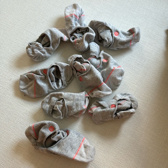 Stance icon no show socks. 10 prs women’s sz medium. 9 icon & 1 different style - Picture 2 of 6